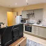 Cosy Hideaway 7mins Walk To Historical Centre